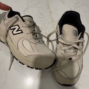 NEW Balance Kids Beige Sneakers